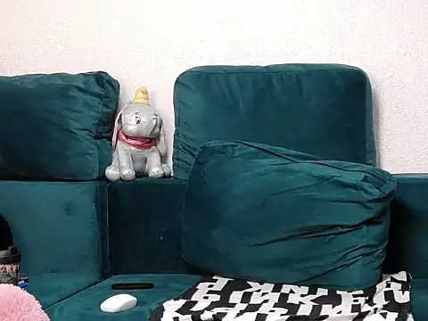 EmilyJenner online show from 17, 4, 2026