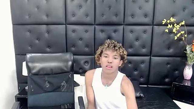 Snapshot of ChrisHott01 chatting on 26, 11, 2025 ChrisHott01 online show from 26, 11, 2025