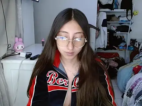 Snapshot of Nanylux chatting on 26, 11, 2025 Nanylux online show from 26, 11, 2025