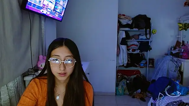 Snapshot of Nanylux chatting on 28, 11, 2025 Nanylux online show from 28, 11, 2025