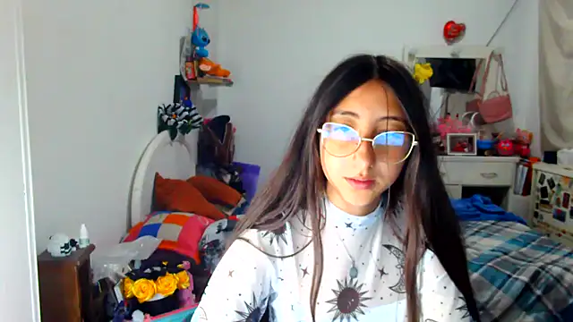 Snapshot of Nanylux chatting on 21, 11, 2025 Nanylux online show from 21, 11, 2025