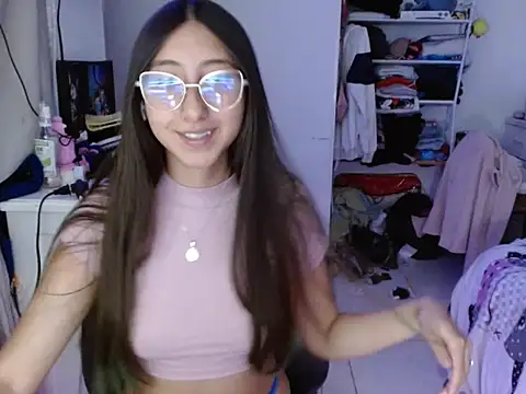 Snapshot of Nanylux chatting on 1, 12, 2025 Nanylux online show from 1, 12, 2025