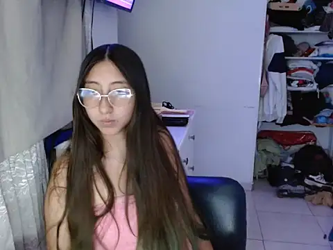 Snapshot of Nanylux chatting on 29, 11, 2025 Nanylux online show from 29, 11, 2025