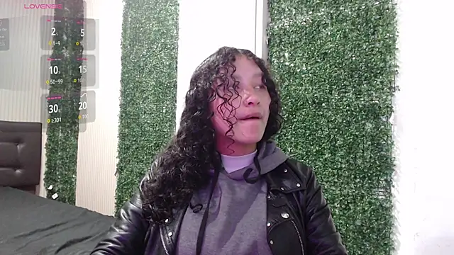 Snapshot of pettymoon1 chatting on 27, 11, 2025 pettymoon1 online show from 27, 11, 2025