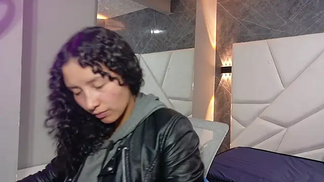 Snapshot of pettymoon1 chatting on 23, 11, 2025 pettymoon1 online show from 23, 11, 2025