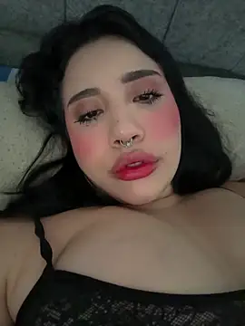 Snapshot of emy_eviee chatting on 27, 4, 2026 emy eviee online show from 27, 4, 2026