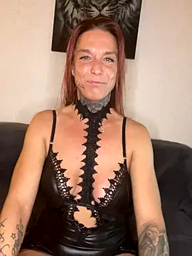 Snapshot of SexyInkedMiilfxx chatting on 24, 11, 2025 SexyInkedMiilfxx online show from 24, 11, 2025