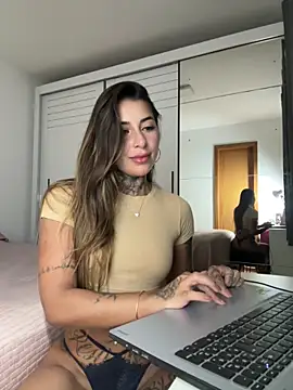 thauanydemontie online show from 17, 12, 2025