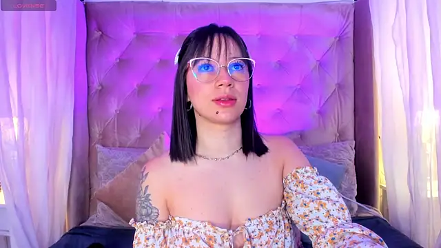 Snapshot of Annie_Petters chatting on 8, 5, 2026 Annie Petters online show from 8, 5, 2026
