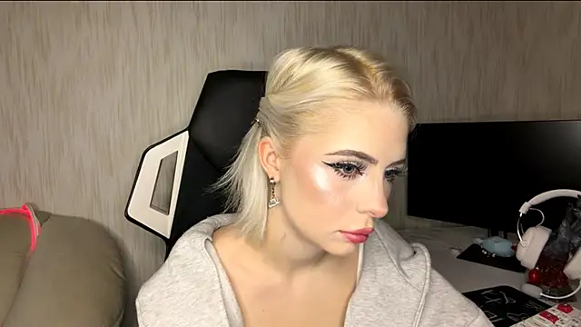 Snapshot of DayleSileo chatting on 1, 12, 2025 DayleSileo online show from 1, 12, 2025