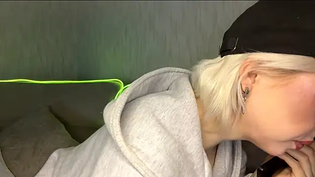 Snapshot of DayleSileo chatting on 26, 11, 2025 DayleSileo online show from 26, 11, 2025