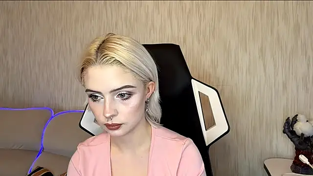 Snapshot of DayleSileo chatting on 22, 11, 2025 DayleSileo online show from 22, 11, 2025