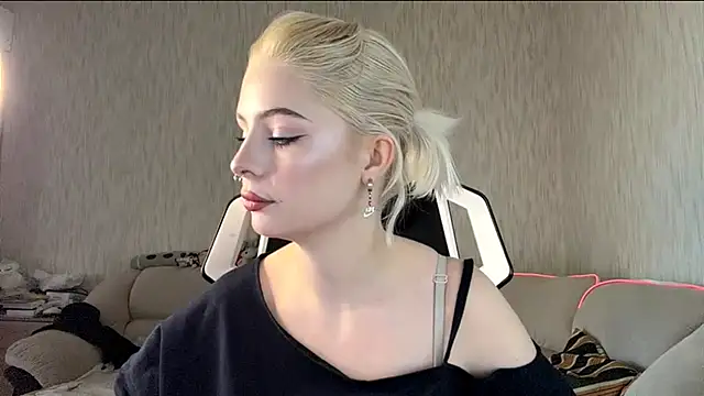 Snapshot of DayleSileo chatting on 19, 11, 2025 DayleSileo online show from 19, 11, 2025