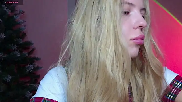 Snapshot of Neon_Foxxxy chatting on 30, 11, 2025 Neon Foxxxy online show from 30, 11, 2025