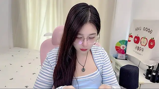 Snapshot of TTtia_ chatting on 4, 6, 2026 TTtia online show from 4, 6, 2026