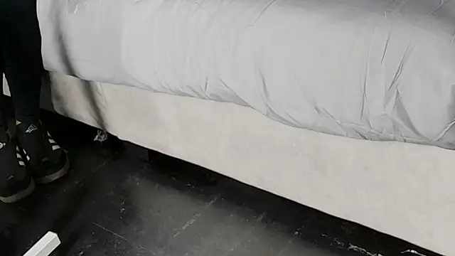 Mia elan   online show from 17, 12, 2025