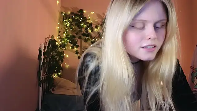 Snapshot of AnoraAmore chatting on 6, 4, 2026 AnoraAmore online show from 6, 4, 2026