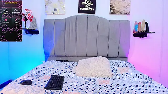 Maddy  Jones online show from 4, 3, 2026