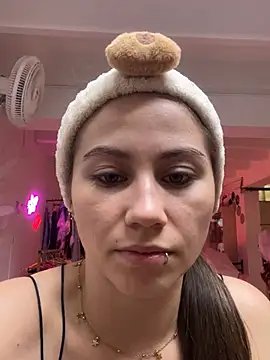 MiaWhiteBunny online show from 24, 7, 2026
