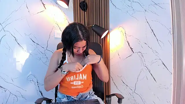 nina belle  online show from 19, 11, 2025