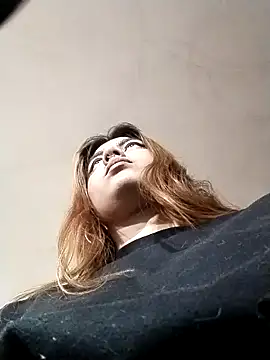 Emmyxxx online show from 10, 2, 2026