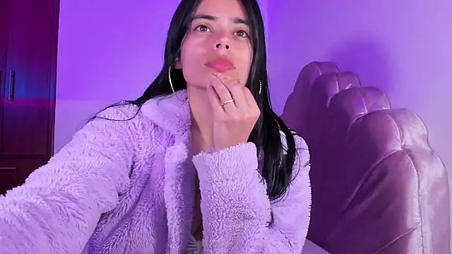 Snapshot of BelleVaal chatting on 28, 11, 2025 BelleVaal online show from 28, 11, 2025