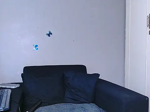 Snapshot of YELLOW-MELLO chatting on 21, 11, 2025 YELLOW-MELLO online show from 21, 11, 2025