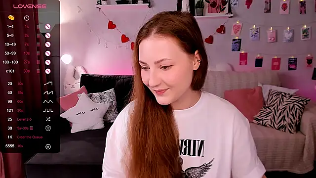 Snapshot of velvet_cherry_ chatting on 6, 5, 2026 velvet cherry online show from 6, 5, 2026