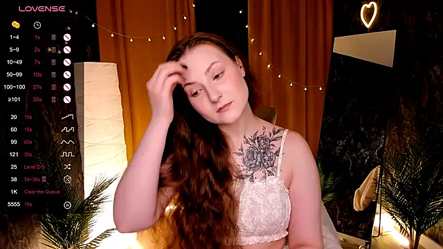 Snapshot of velvet_cherry_ chatting on 8, 5, 2026 velvet cherry online show from 8, 5, 2026