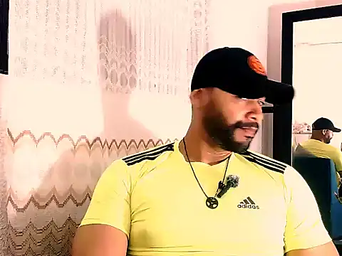 Snapshot of musclehetero chatting on 23, 5, 2026 musclehetero online show from 23, 5, 2026