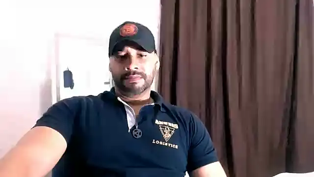 Snapshot of musclehetero chatting on 17, 6, 2026 musclehetero online show from 17, 6, 2026