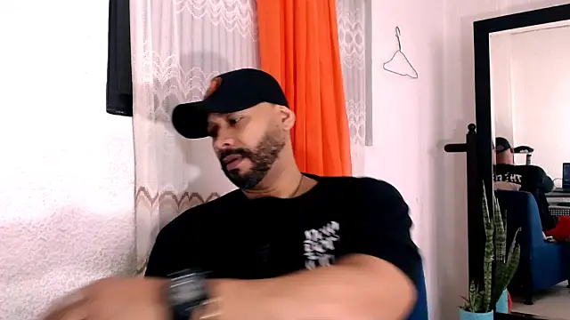 Snapshot of musclehetero chatting on 8, 6, 2026 musclehetero online show from 8, 6, 2026