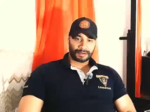 Snapshot of musclehetero chatting on 18, 5, 2026 musclehetero online show from 18, 5, 2026