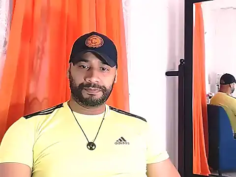 Snapshot of musclehetero chatting on 19, 5, 2026 musclehetero online show from 19, 5, 2026