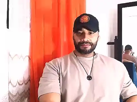 Snapshot of musclehetero chatting on 25, 5, 2026 musclehetero online show from 25, 5, 2026