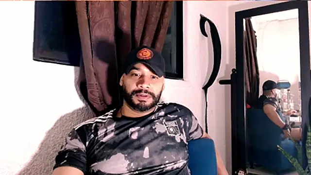 Snapshot of musclehetero chatting on 13, 6, 2026 musclehetero online show from 13, 6, 2026
