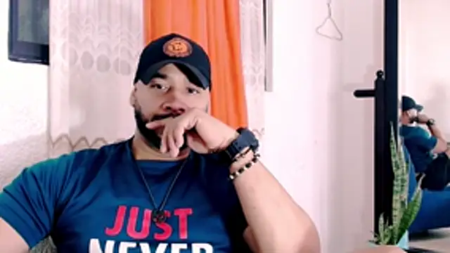 Snapshot of musclehetero chatting on 12, 6, 2026 musclehetero online show from 12, 6, 2026