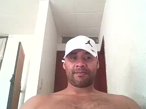 Snapshot of musclehetero chatting on 5, 5, 2026 musclehetero online show from 5, 5, 2026