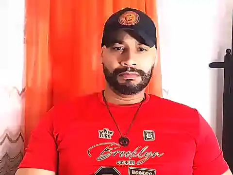 Snapshot of musclehetero chatting on 27, 5, 2026 musclehetero online show from 27, 5, 2026