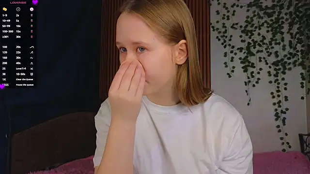 Snapshot of VoidElaris chatting on 23, 4, 2026 VoidElaris online show from 23, 4, 2026