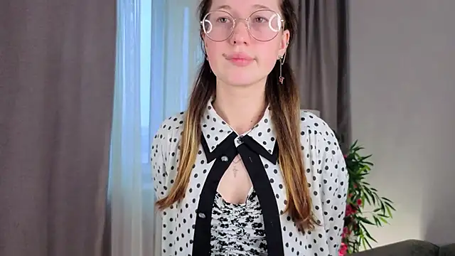 Snapshot of MiraFenech chatting on 27, 11, 2025 MiraFenech online show from 27, 11, 2025