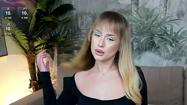 Snapshot of ChloeeBee chatting on 19, 11, 2025 ChloeeBee online show from 19, 11, 2025