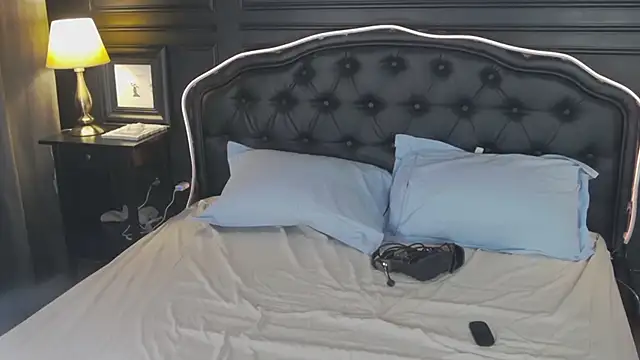 LilyLevine online show from 8, 2, 2026