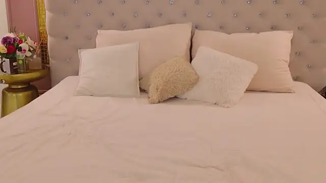 LilyLevine online show from 13, 1, 2026