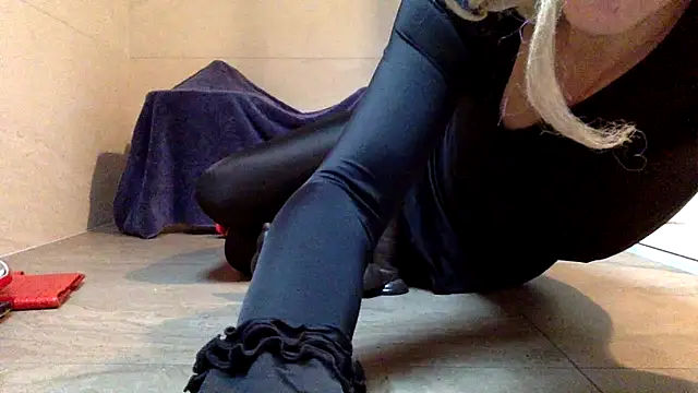 AsiaSlavePantyhosed online show from 19, 12, 2025