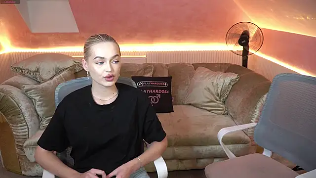 Liza Mur online show from 26, 11, 2025