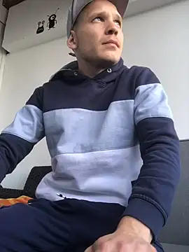 Snapshot of Spielzeugtwink chatting on 3, 7, 2026 Spielzeugtwink online show from 3, 7, 2026