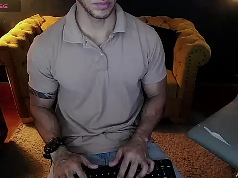 Snapshot of tayler_luke chatting on 5, 12, 2025 tayler luke online show from 5, 12, 2025