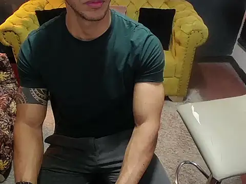 Snapshot of tayler_luke chatting on 21, 12, 2025 tayler luke online show from 21, 12, 2025