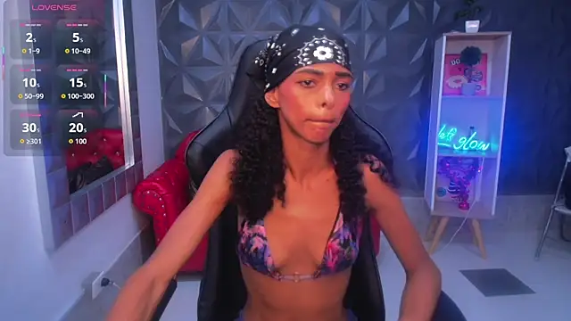 Snapshot of becky_lynch_102 chatting on 27, 11, 2025 becky lynch 102 online show from 27, 11, 2025